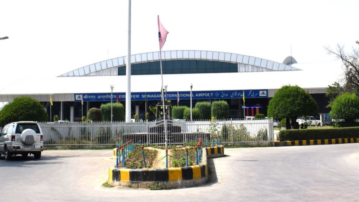 Flight Cancelled Today All Flights At Srinagar Airport Cancelled Due